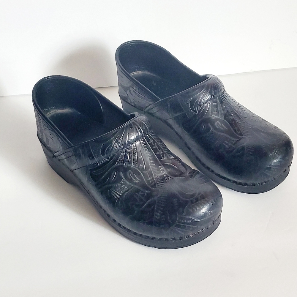 ✨️SOLD✨️ - Dansko Professional Black Tooled Clogs